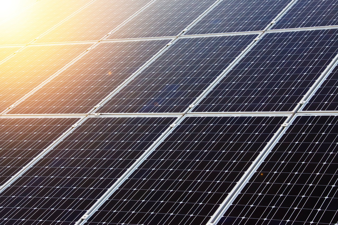 Unternehmen helfen mit Solaranlagen den eigenen CO2 Abdruck zu reduzieren